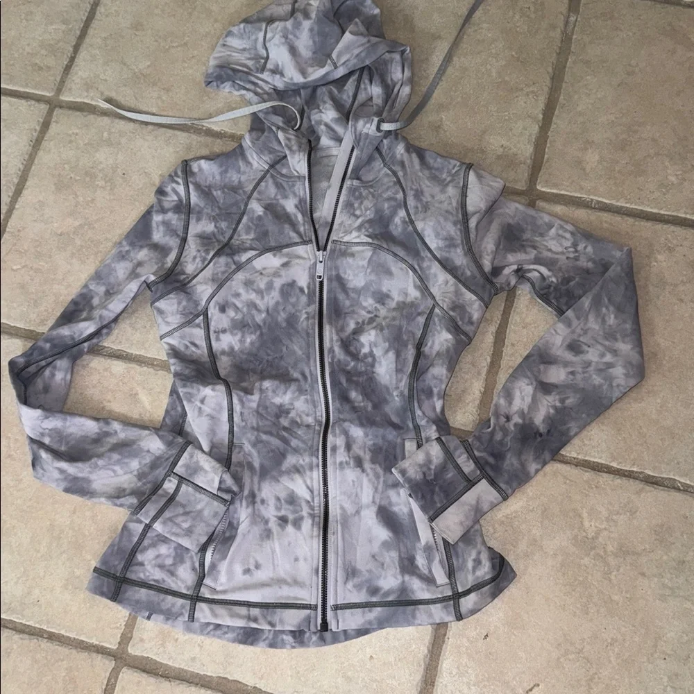 Lululemon - Picture 2 of 5